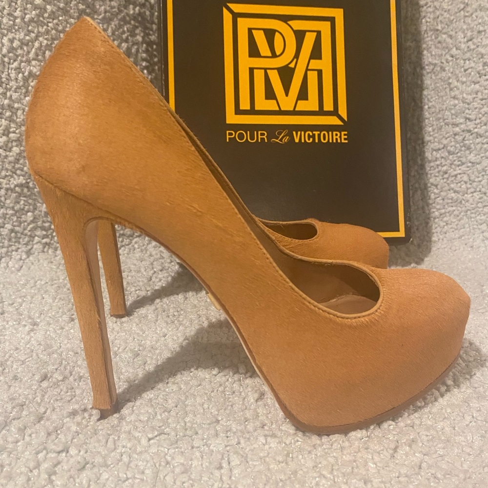 Pour La Victoire “Ivette” camel baby pony. Platform pumps. Size 8. Hard to find!